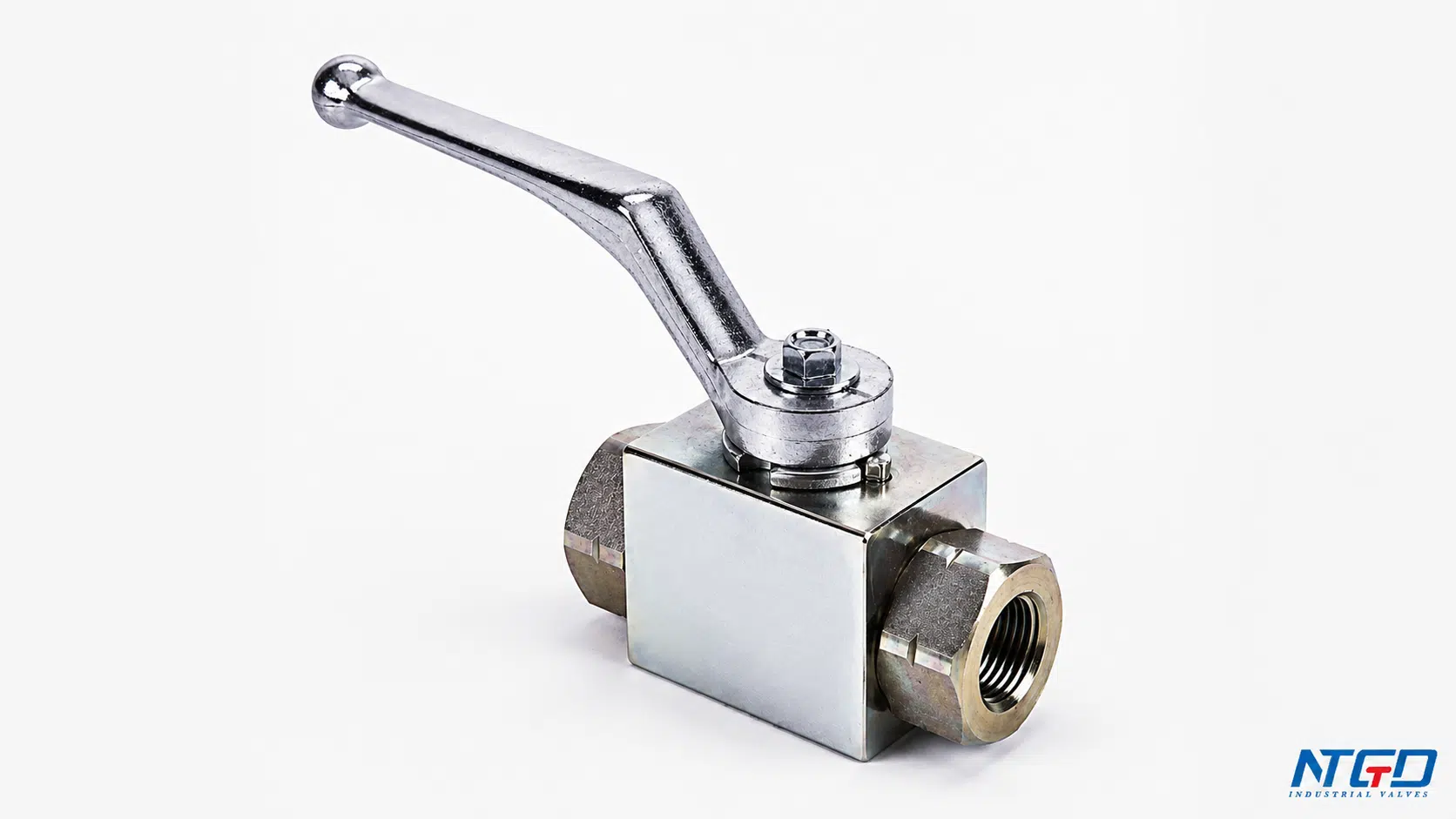 Compact threaded manual high pressure ball valve