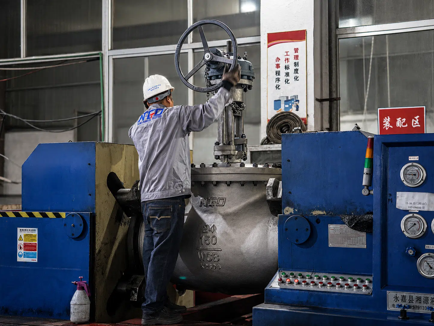 24 inch 150LB gate valve during pressure testing at NTGD factory