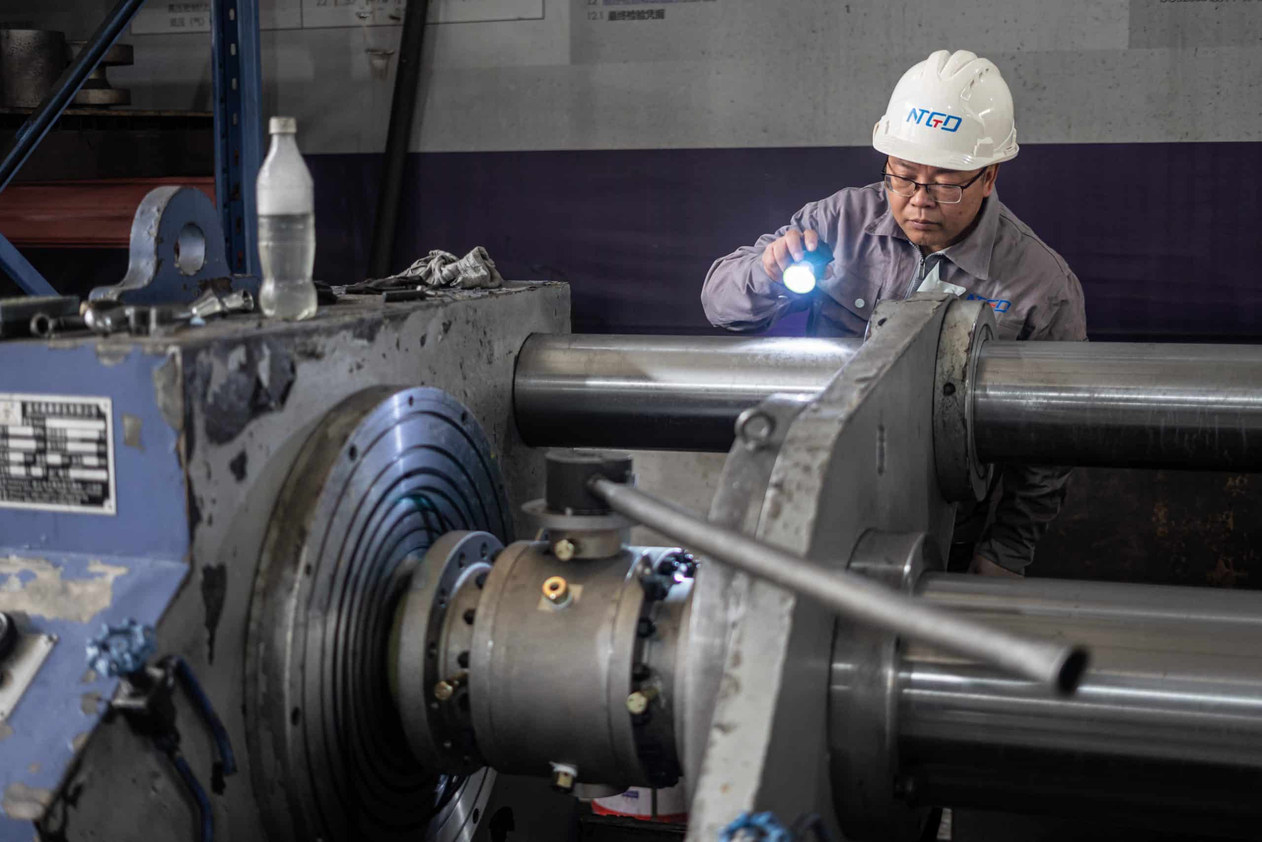 Industrial valve pressure testing process at NTGD factory showing hydrostatic testing and sealing verification