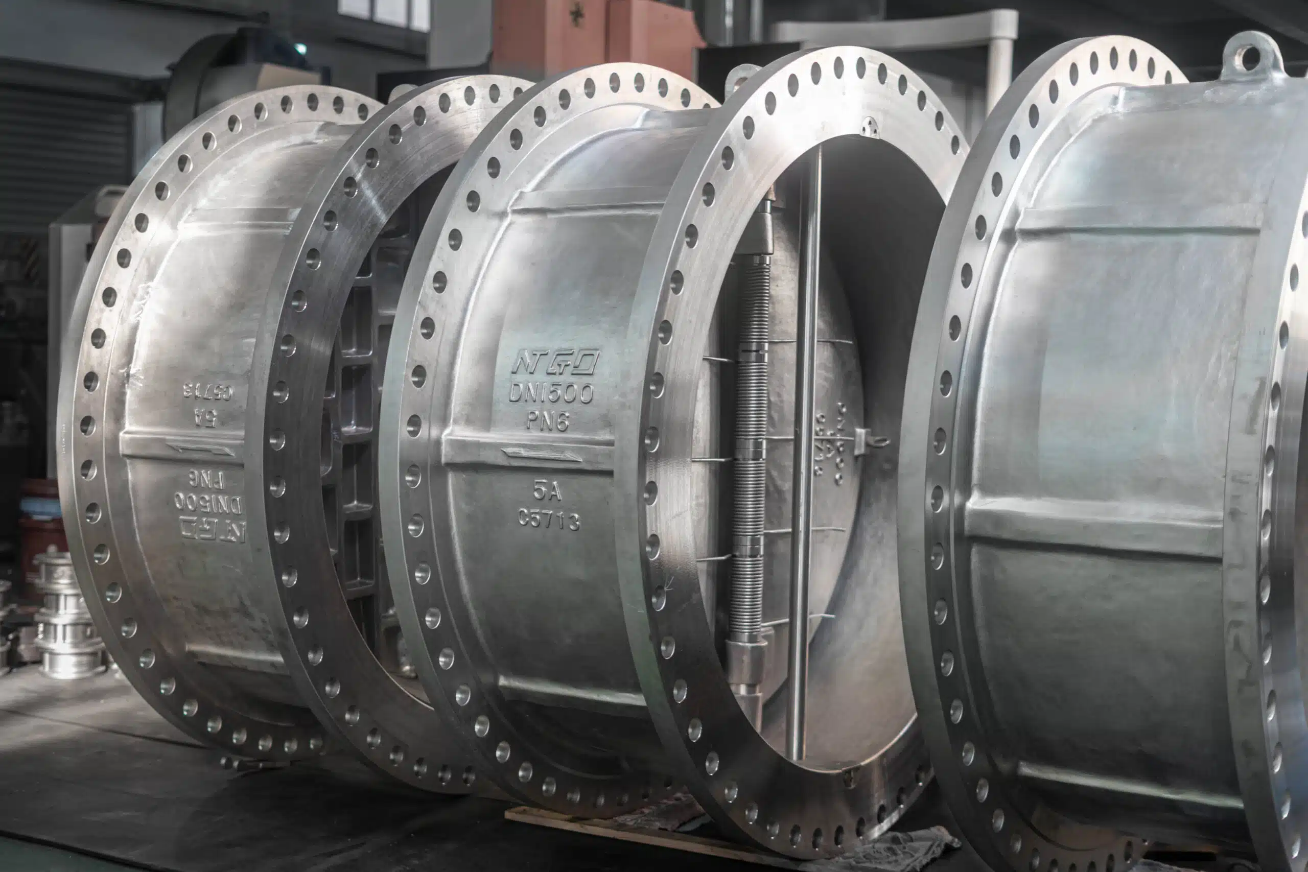 Large DN1500 PN6 dual plate check valve in NTGD factory workshop