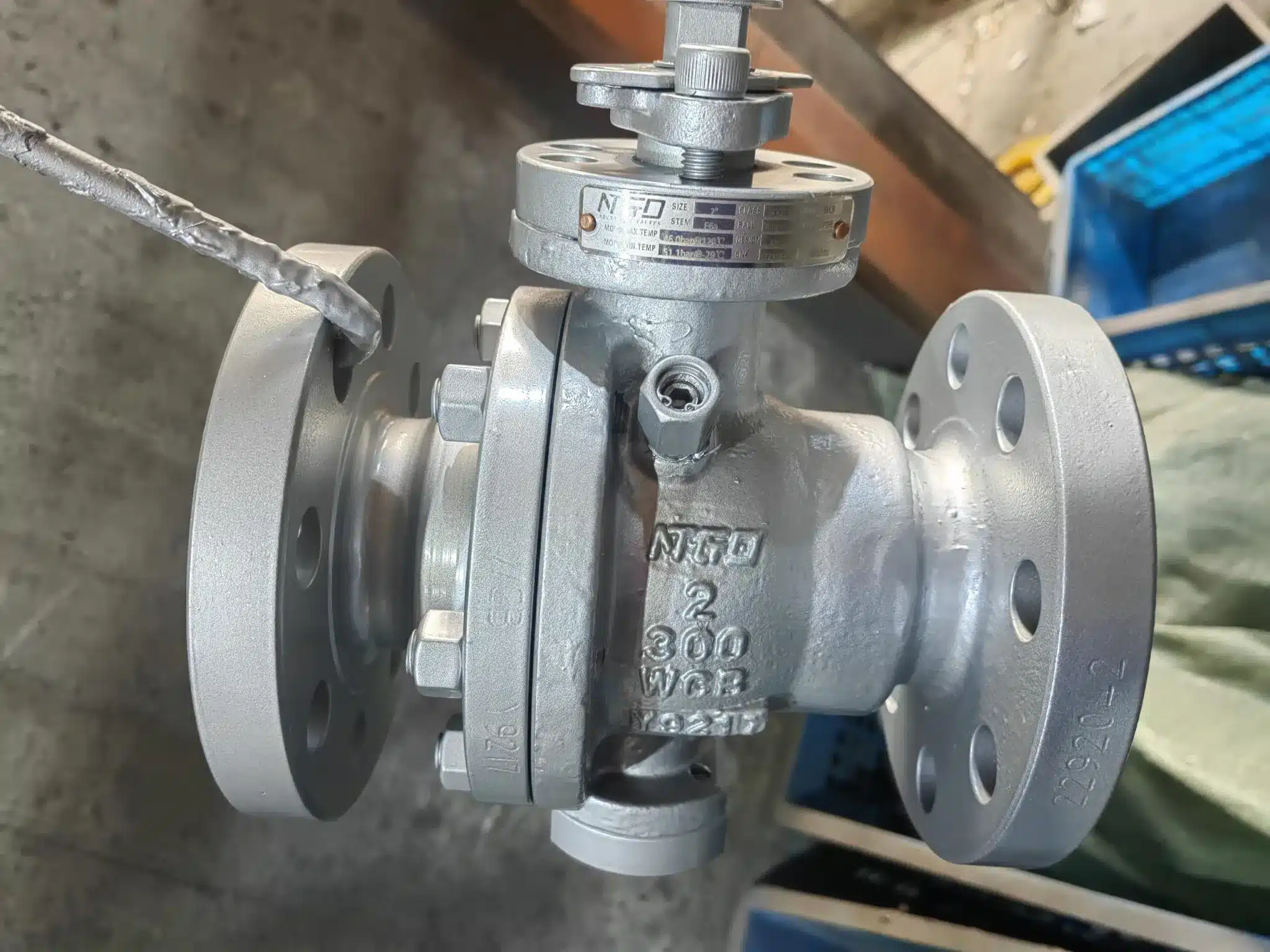 Robinet à boisseau sphérique à brides 2 pouces 300LB WCB utilisé pour la vérification de la conception du robinet et du matériau du siège