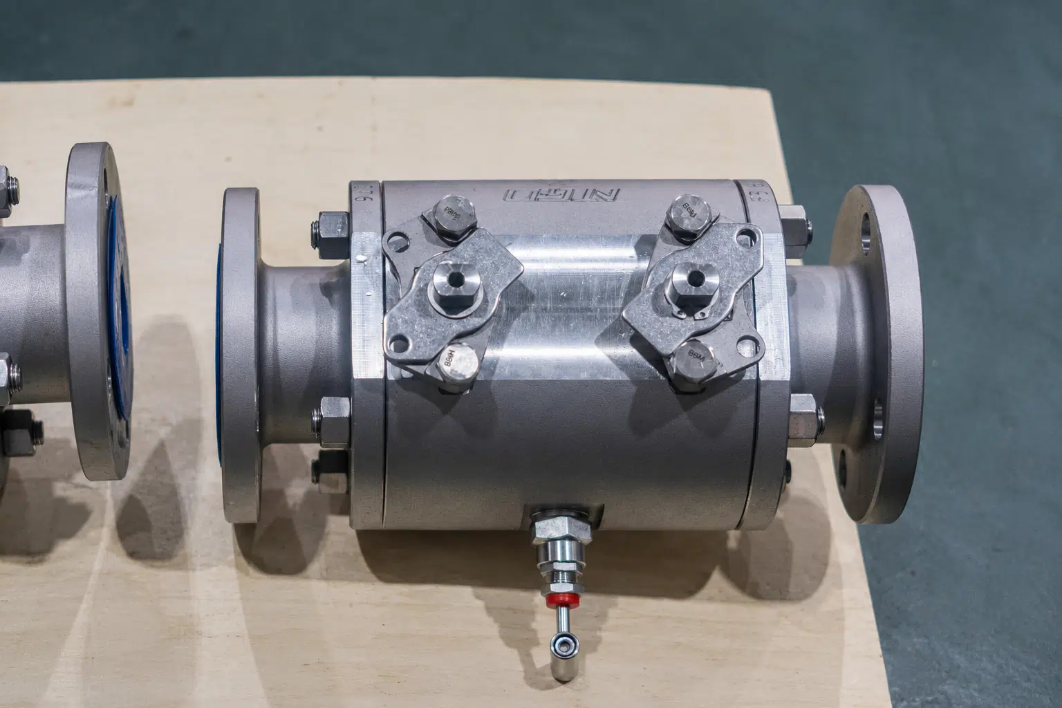 Double block and bleed ball valve with flanged ends and bottom bleed fitting
