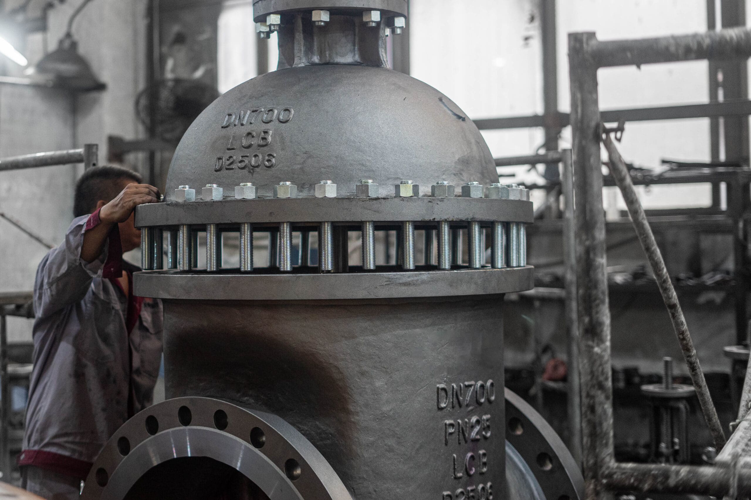 DN700 PN25 LCB large flanged gate valve during assembly