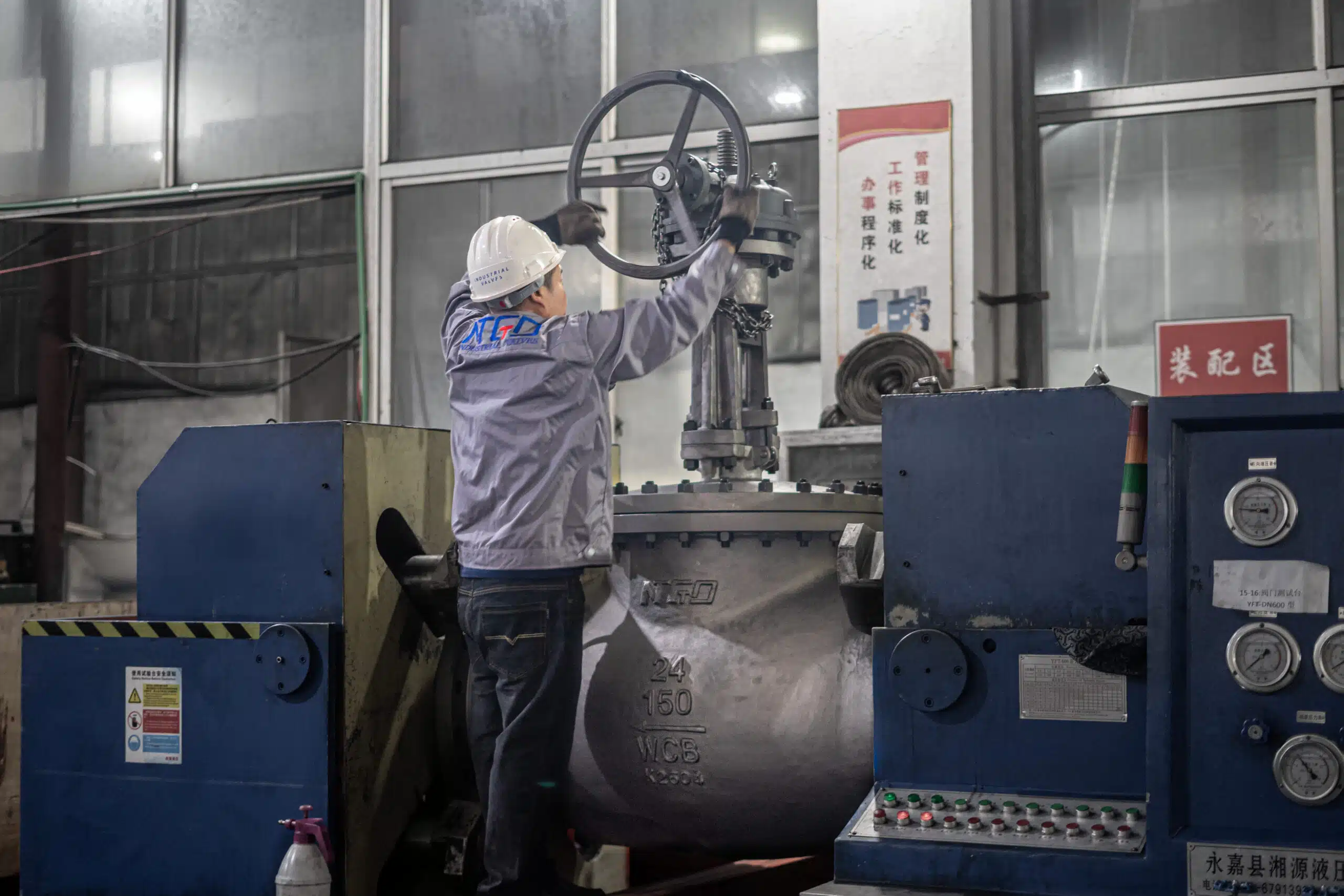 Photo d'un essai en atelier d'un robinet à soupape 150LB WCB de 24 pouces.