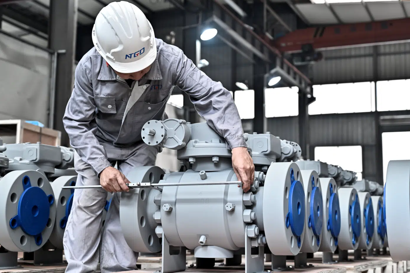 Industrial flanged ball valve dimensional inspection in NTGD workshop
